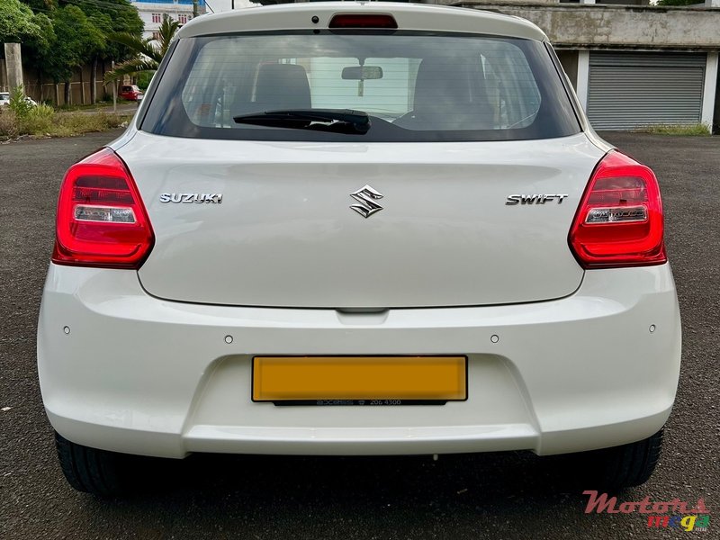 2021' Suzuki Swift GLX SLDA photo #4