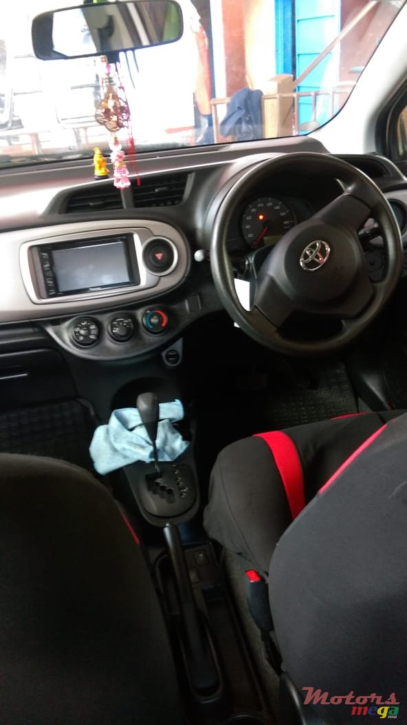 2012' Toyota Vitz photo #4