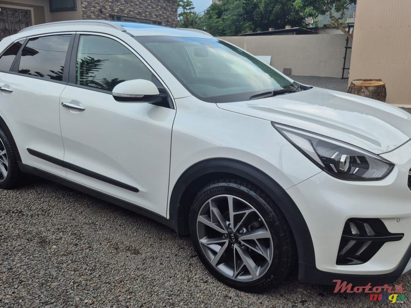 2020' Kia Niro Eco Hybrid photo #2
