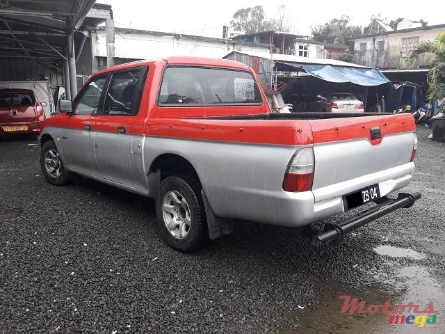 2004' Mitsubishi L 200 2x4 photo #3