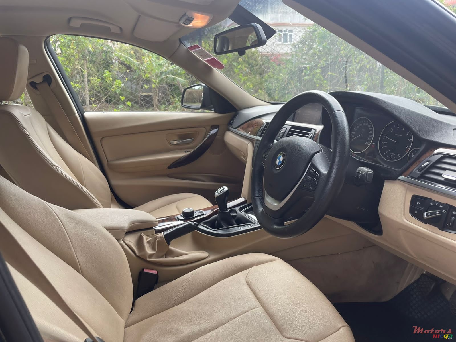 2012' BMW 320 F30 photo #3