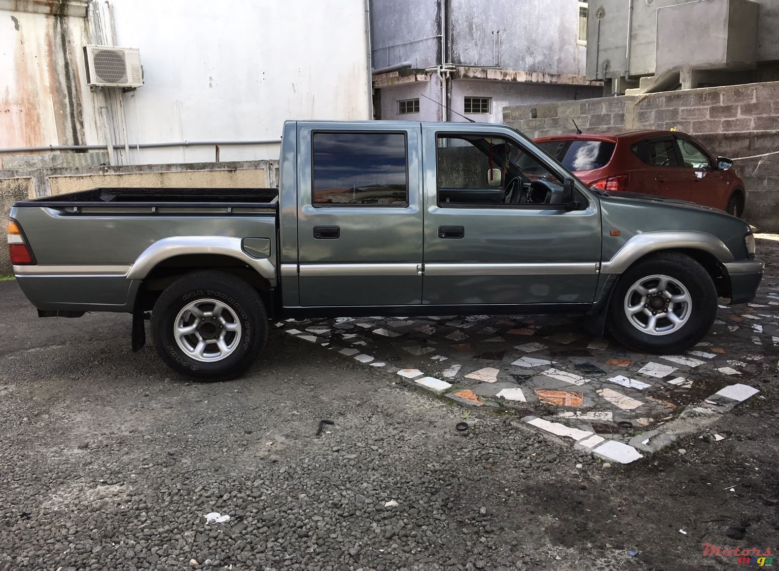 2000' Isuzu KB Series photo #2