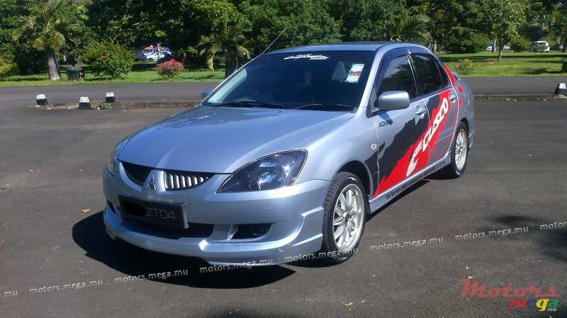 2004' Mitsubishi Lancer photo #2