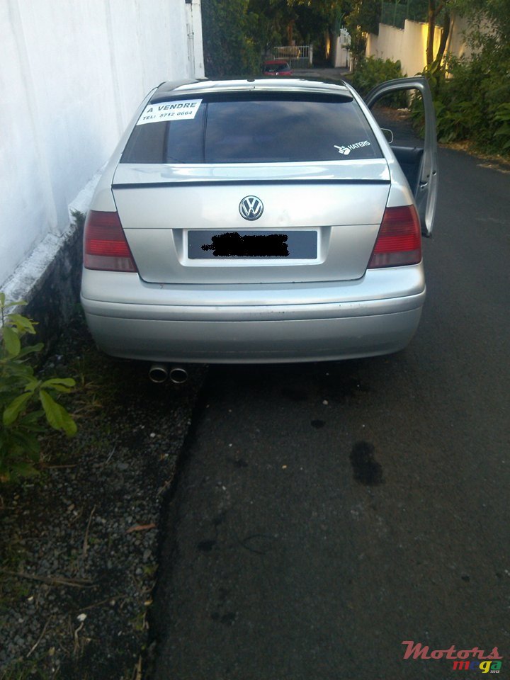 2002' Volkswagen Bora photo #1