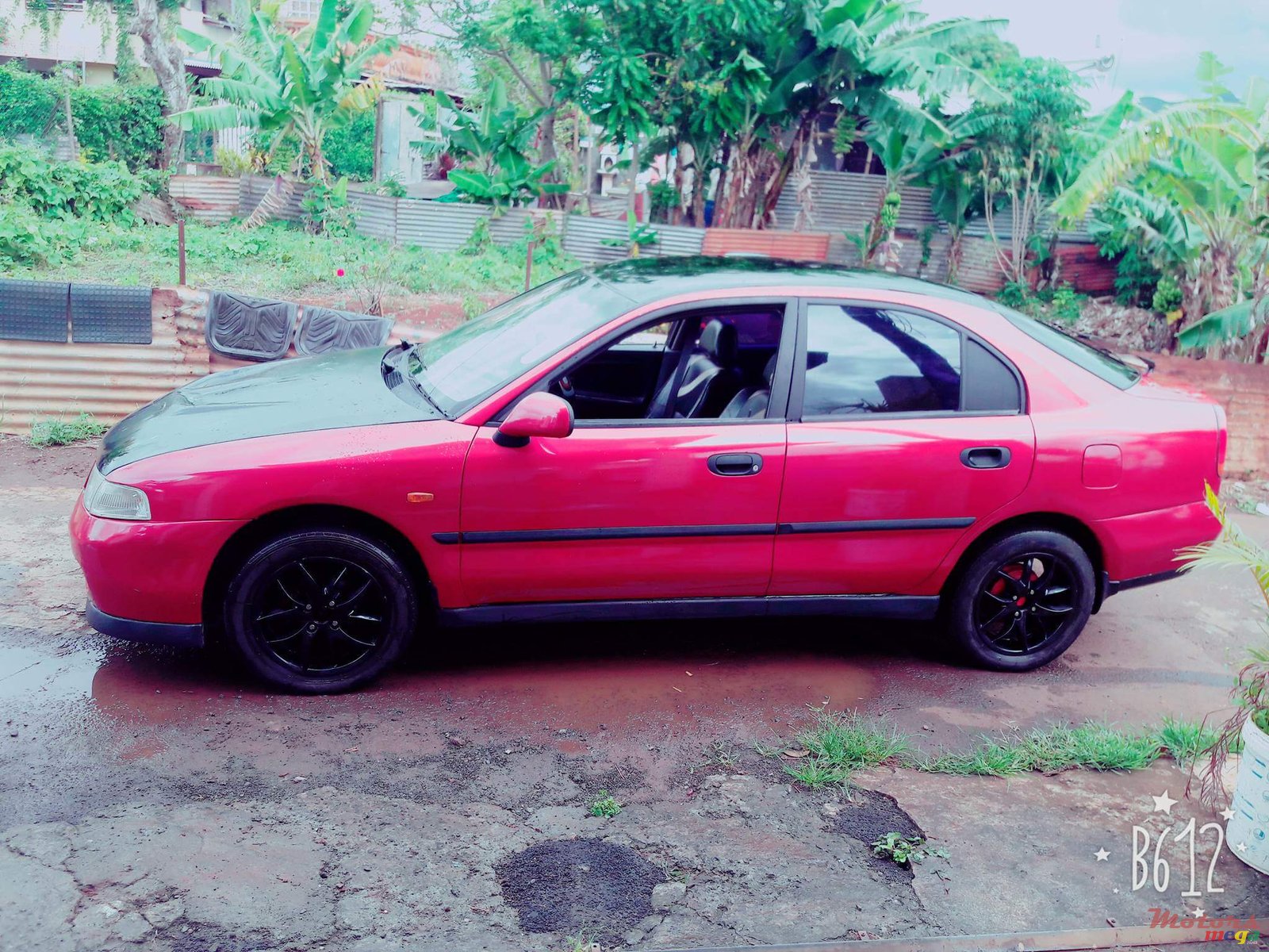 1998' Mitsubishi Carisma photo #1