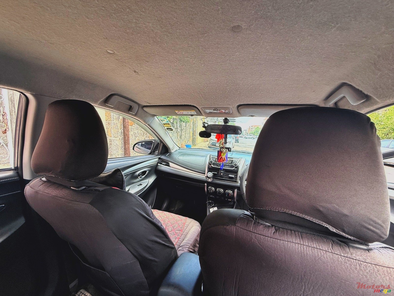 2017' Toyota Yaris photo #6