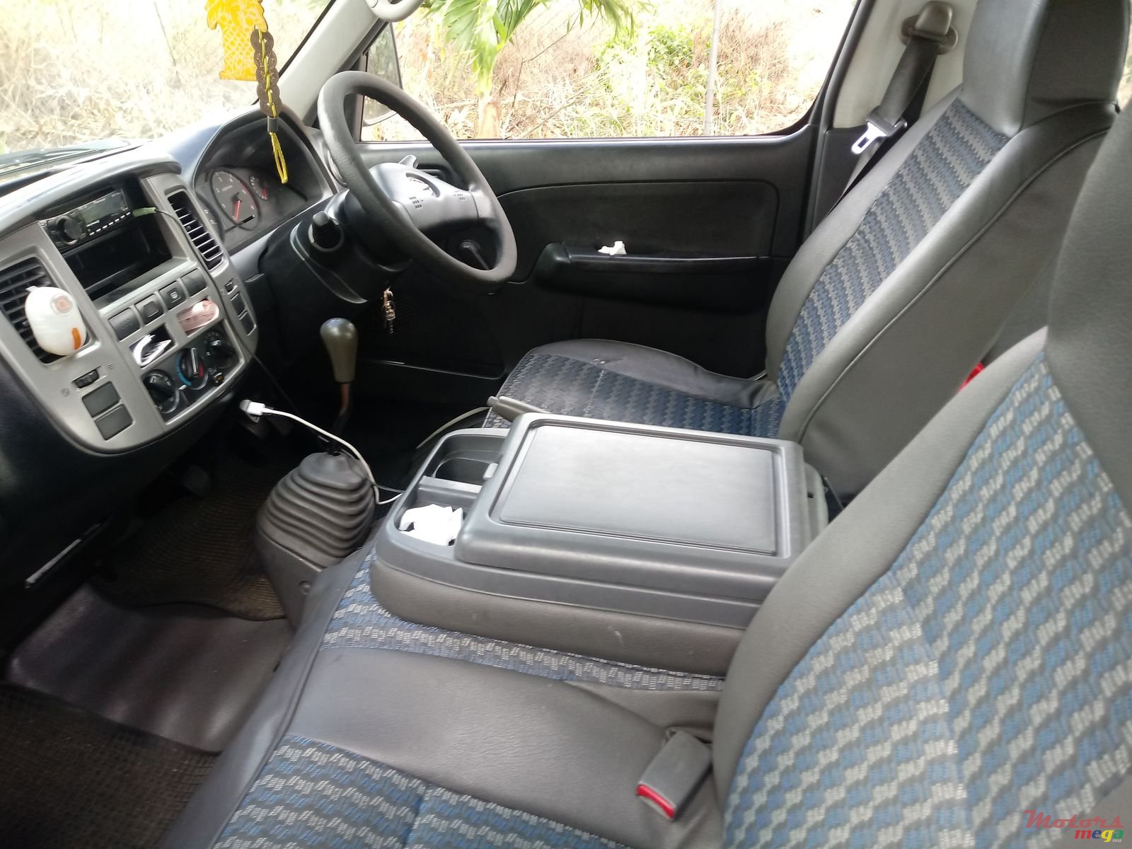 2011' Nissan photo #4