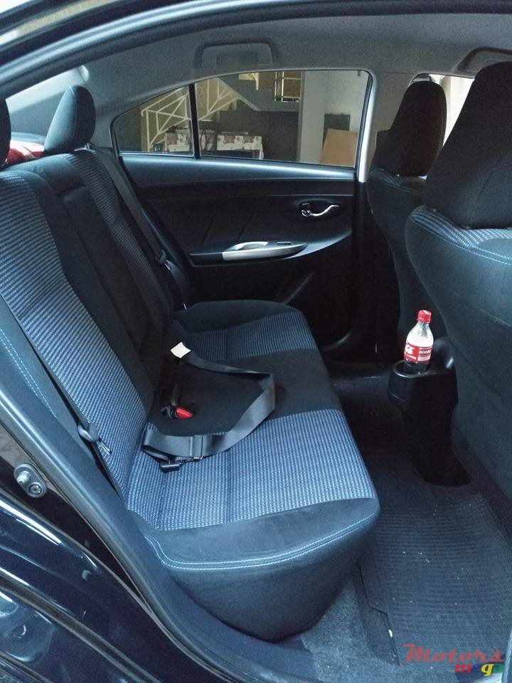 2014' Toyota Yaris photo #5