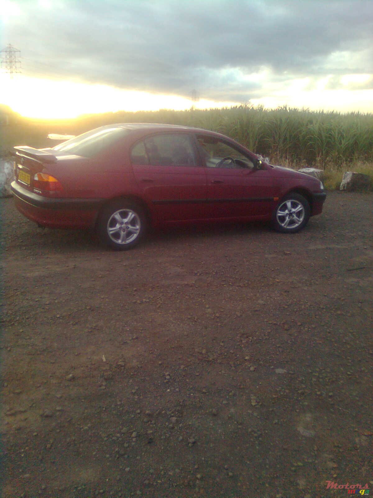 1998' Toyota Avensis photo #4
