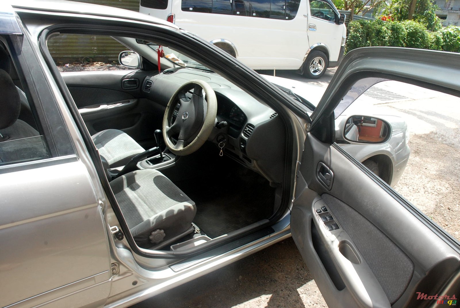 2002' Nissan Sunny photo #3