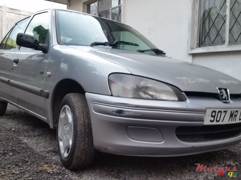 2001' Peugeot 106 photo #1