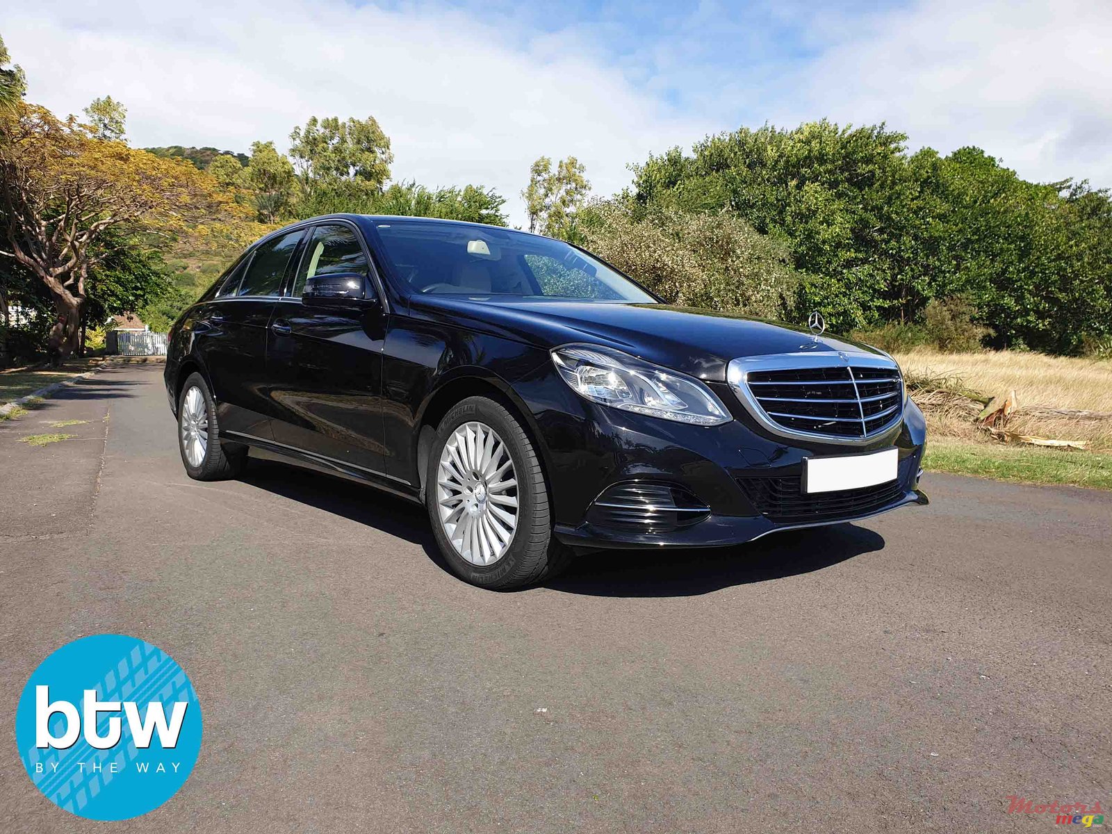 2013' Mercedes-Benz E-Class E200 photo #1