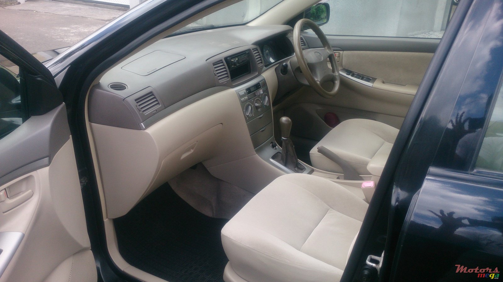 2005' Toyota Corolla photo #2