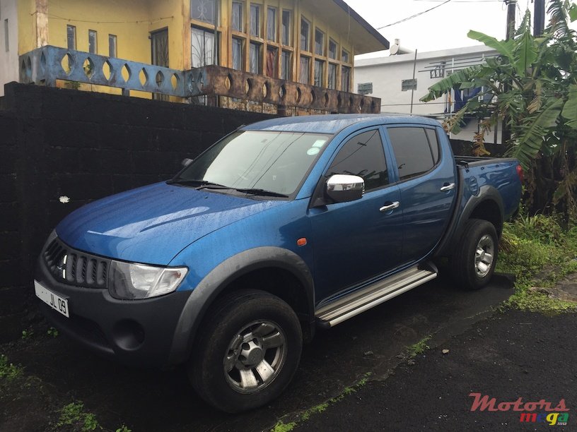 2009' Mitsubishi L 200 photo #1
