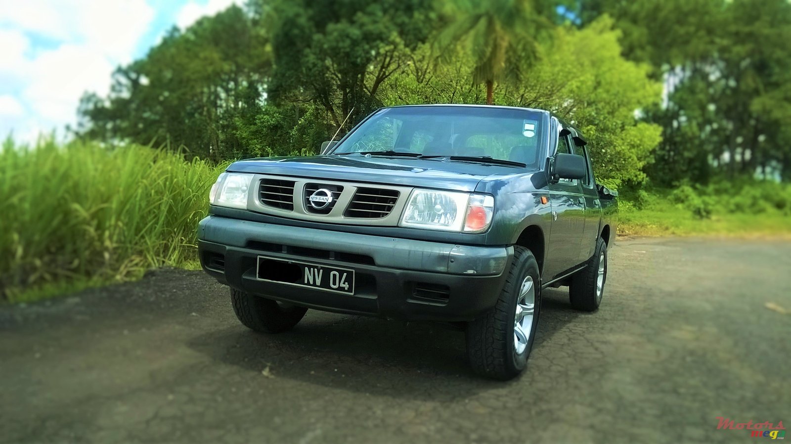 2004' Nissan Hardbody 2.7D photo #1