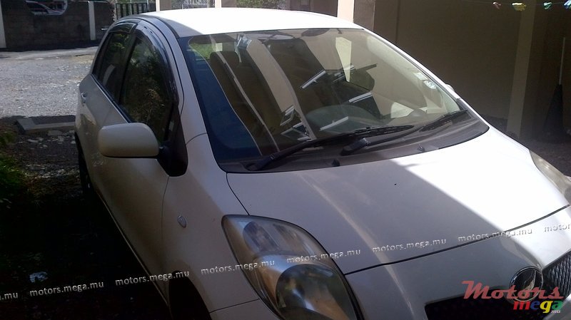 2006' Toyota Vitz  photo #2