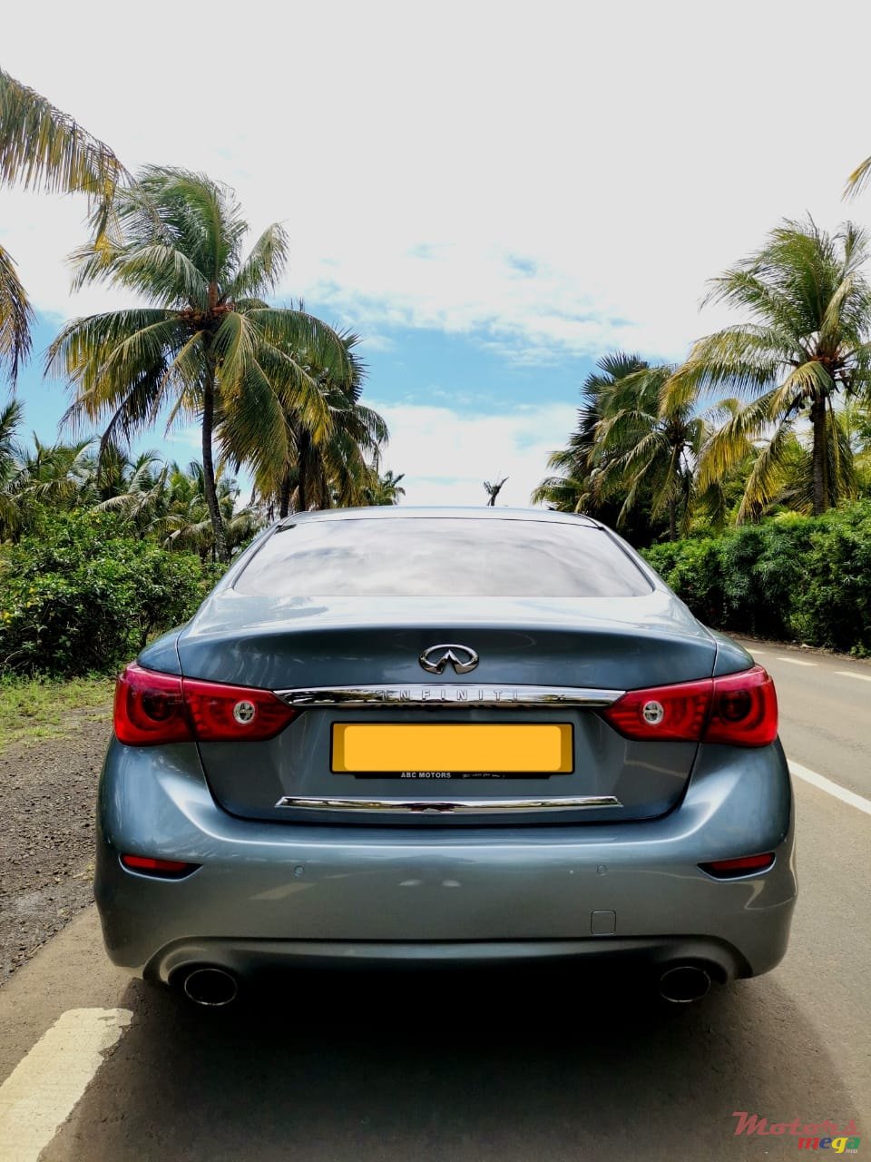 2016' Infiniti Q50 photo #2