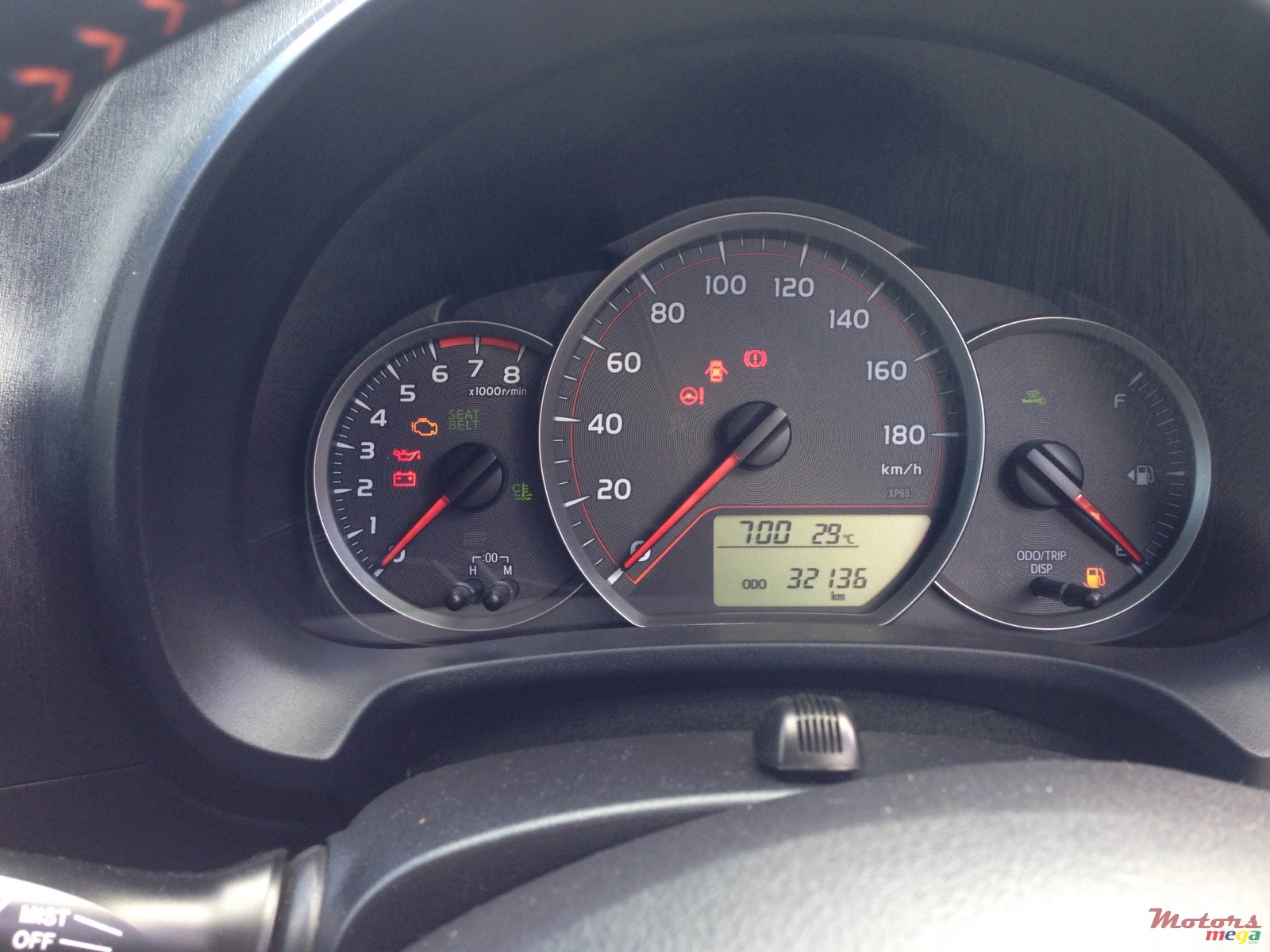 2011' Toyota Vitz photo #5