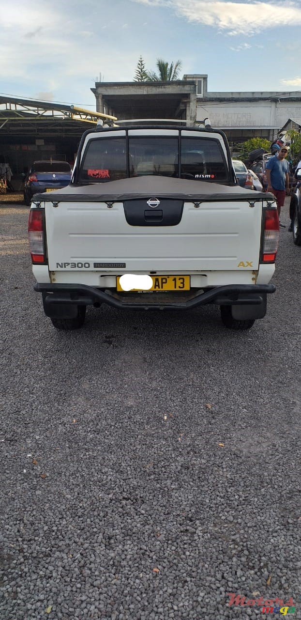 2013' Nissan Hardbody photo #3