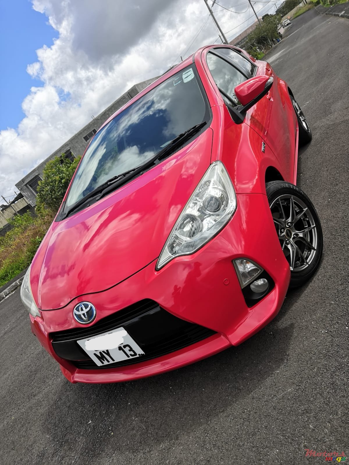 2013' Toyota Prius c Local 1500cc photo #2