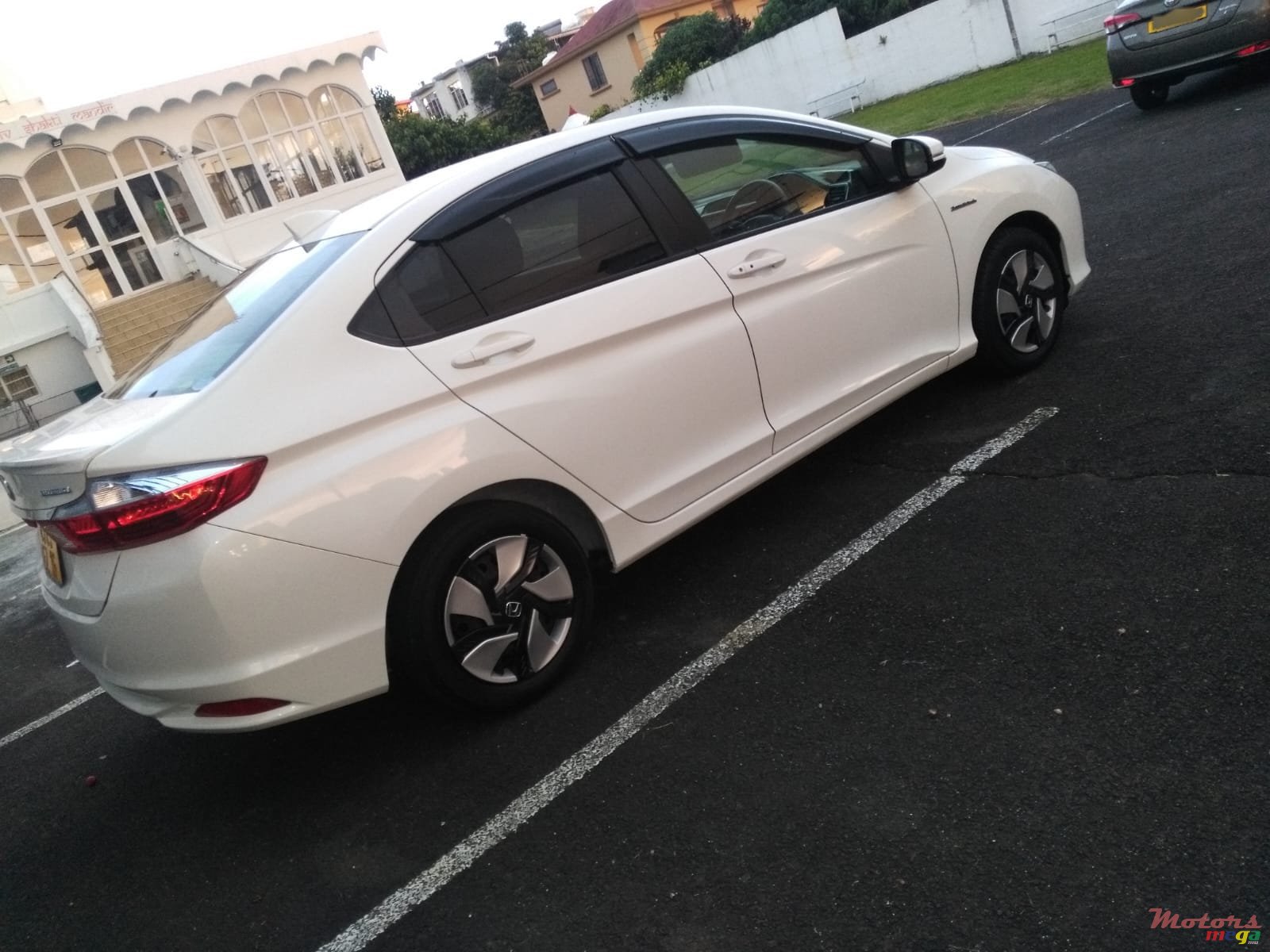 2016' Honda Grace photo #3