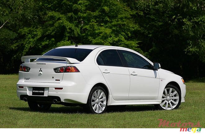 2013' Mitsubishi Lancer photo #2