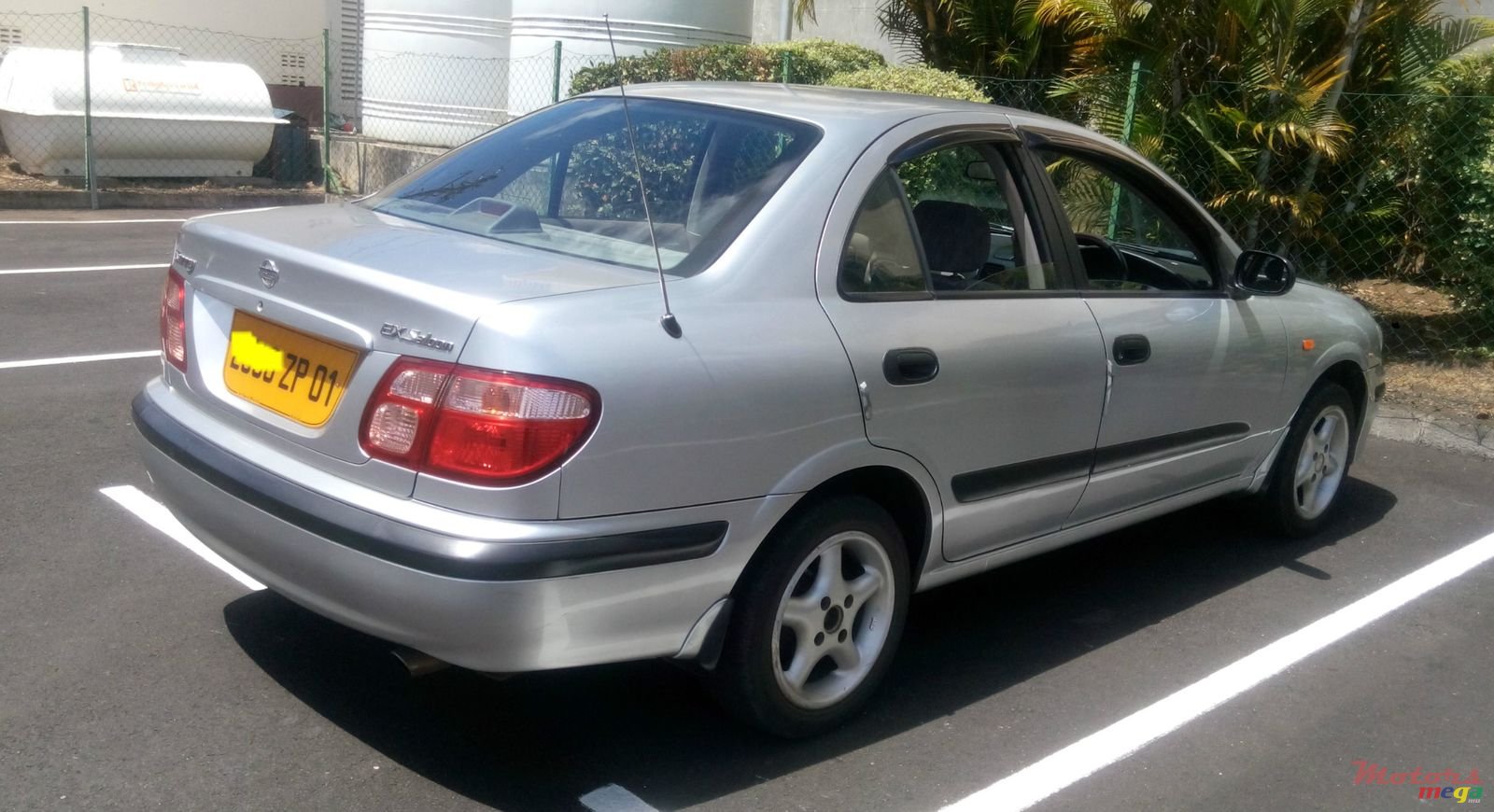 2001' Nissan Sunny photo #3