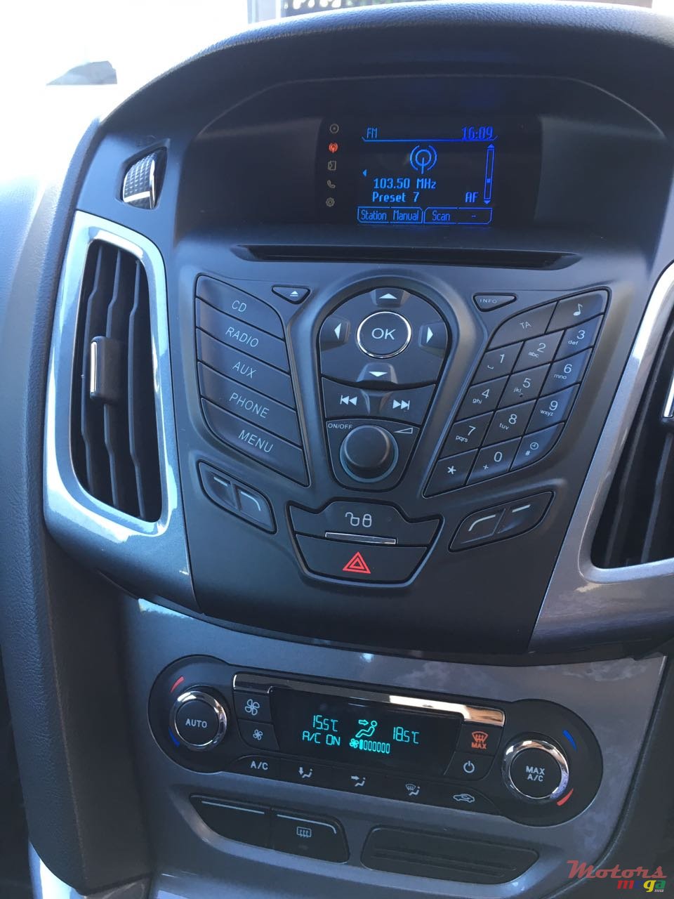 2014' Ford Focus Titanium HatchBack photo #1