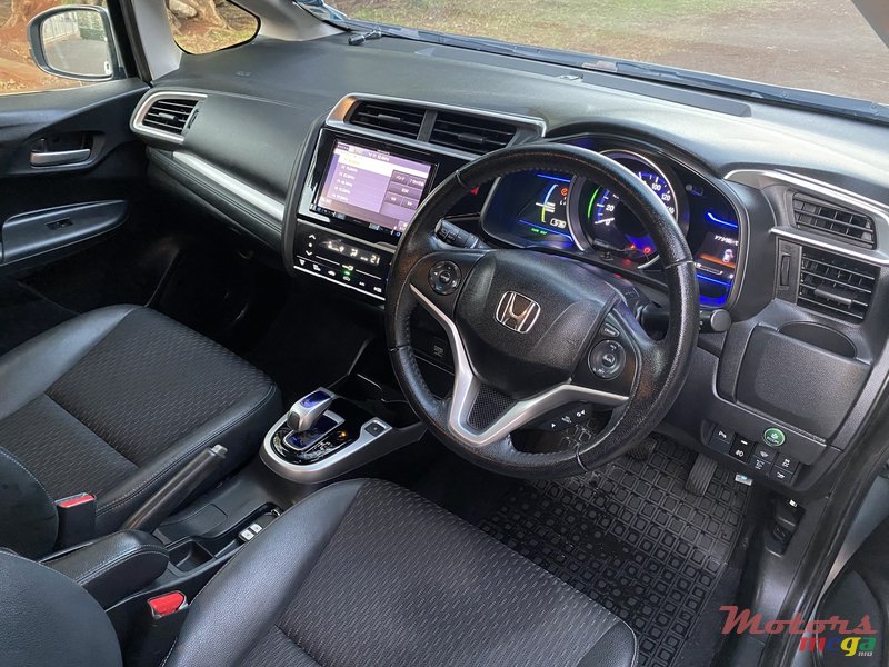 2016' Honda Fit Hybride L package photo #5