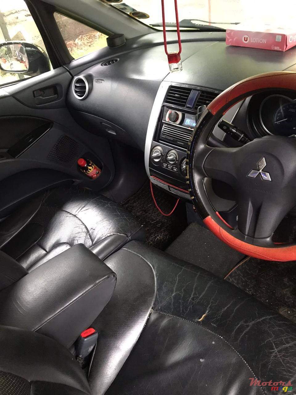 2003' Mitsubishi Colt photo #2