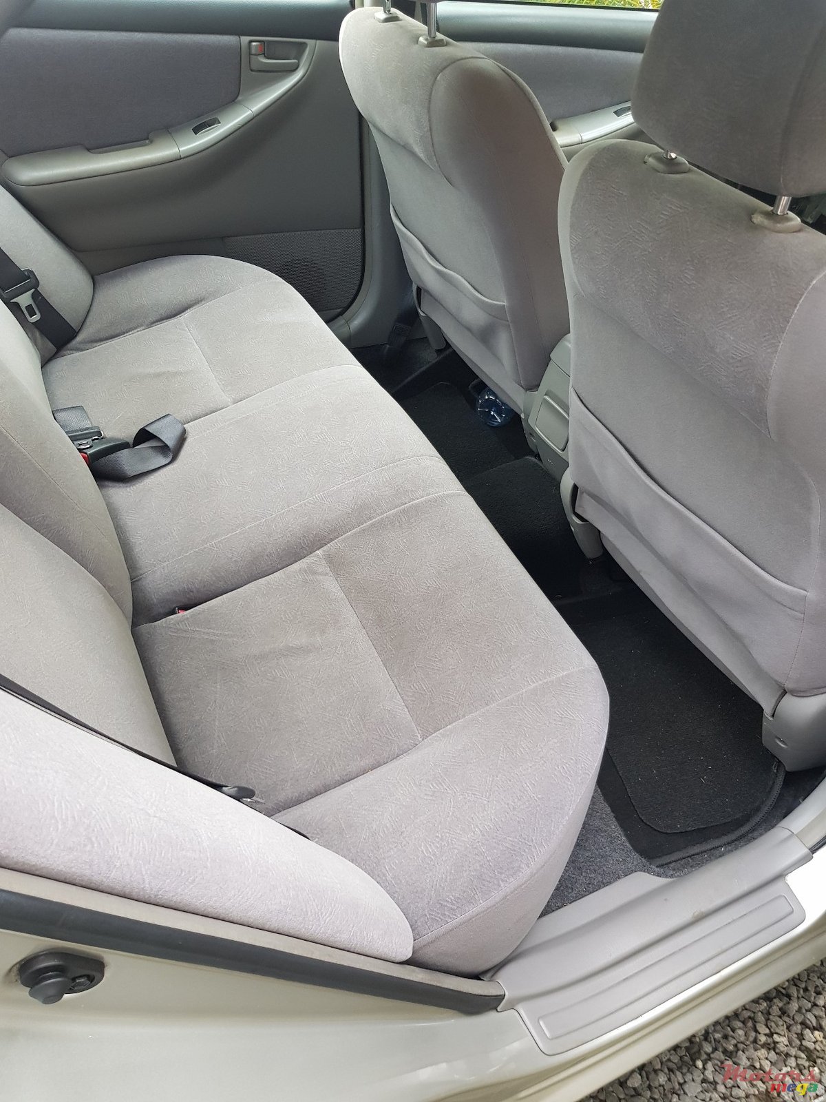 2002' Toyota Corolla NZE photo #3