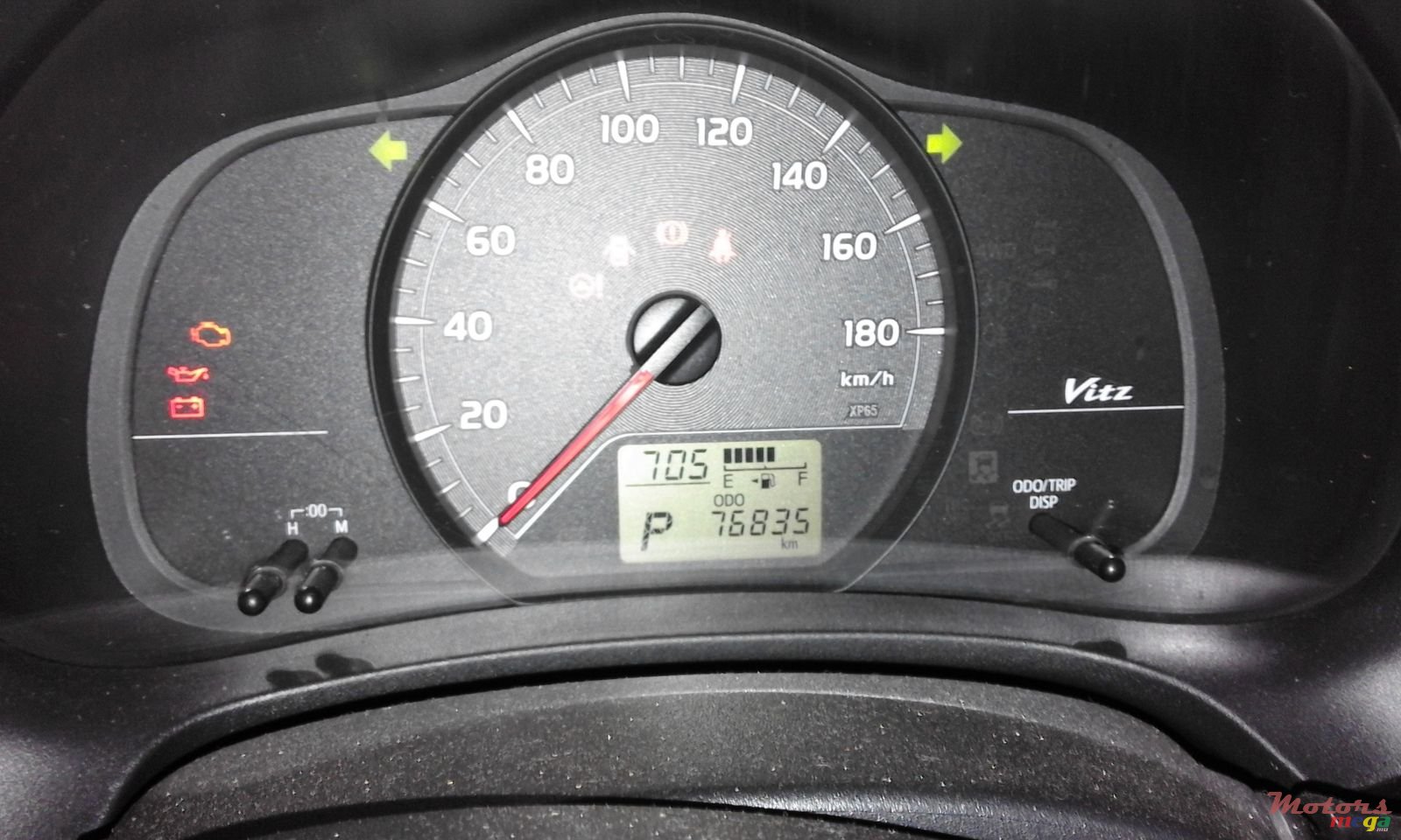 2011' Toyota Vitz photo #7