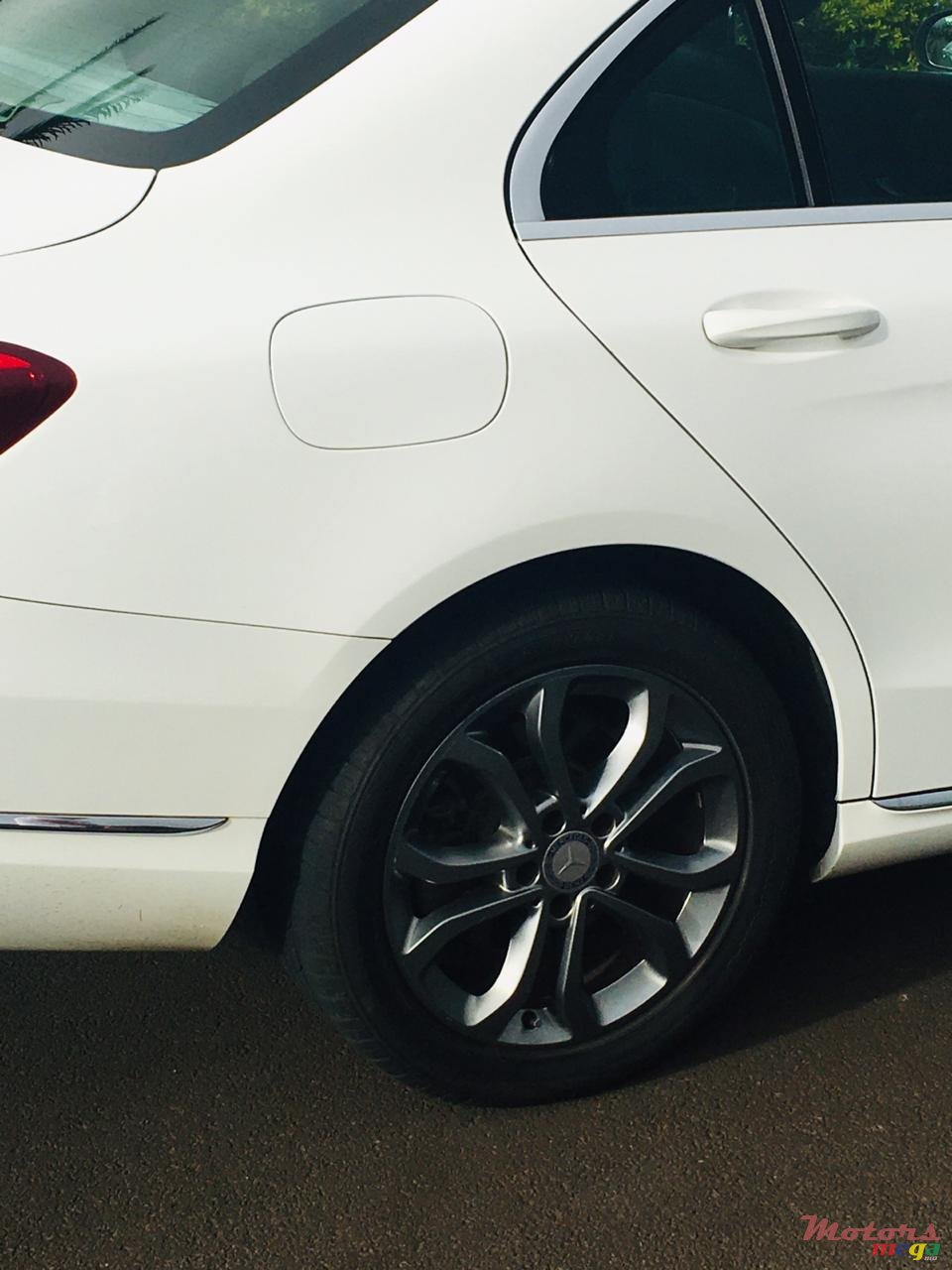 2016' Mercedes-Benz C-Class Avantgarde photo #2