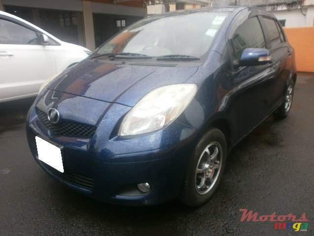 2008' Toyota Vitz photo #7