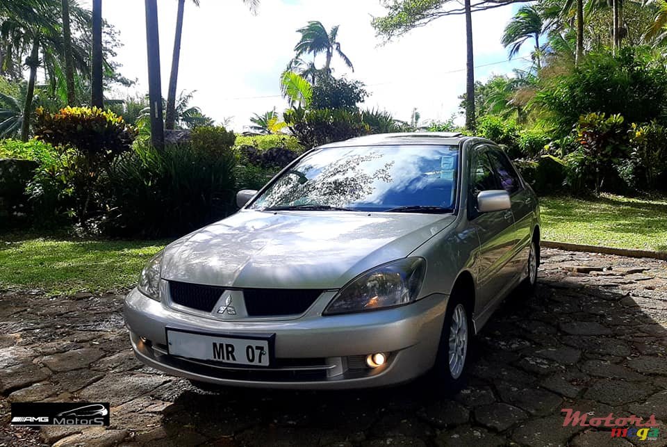 2007' Mitsubishi Lancer photo #2