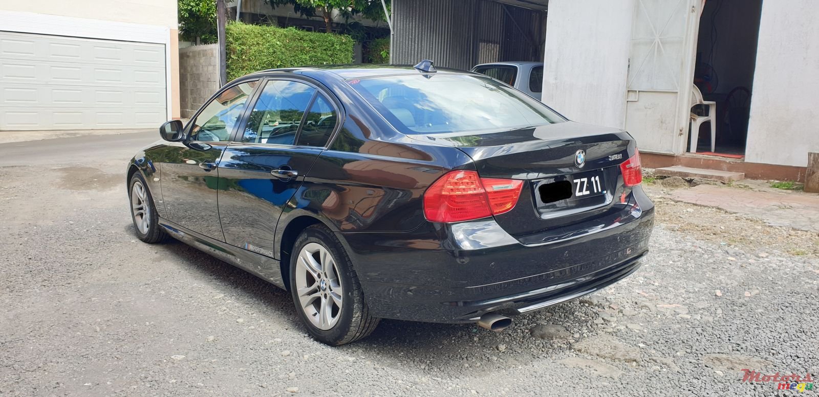 2011' BMW 318 photo #2