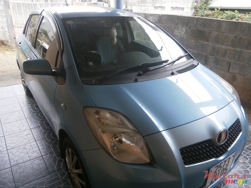 2005' Toyota Vitz photo #5