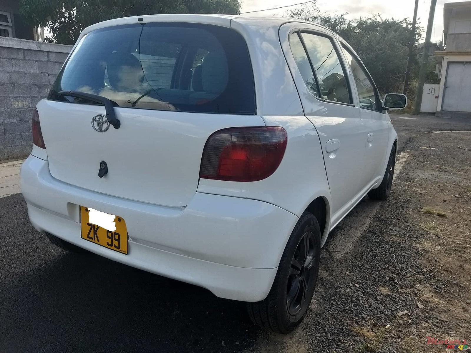 1999' Toyota Vitz SCP10 photo #4