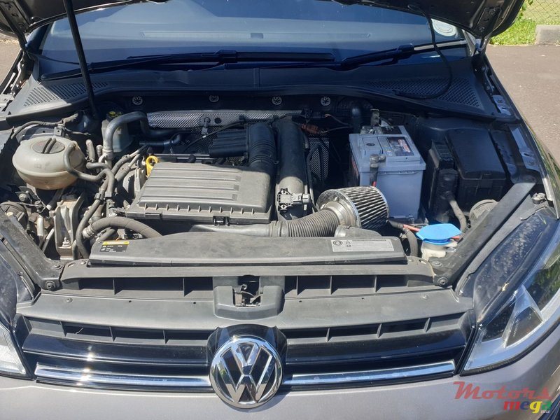 2015' Volkswagen Golf VII TSI photo #5
