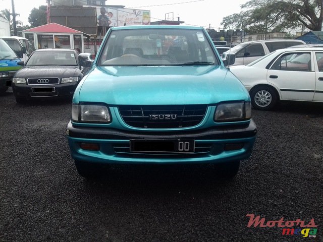 2000' Isuzu 4*4 photo #1