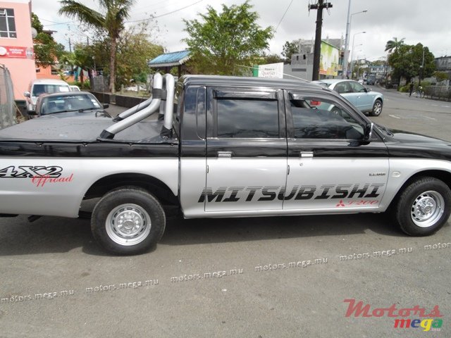 2004' Mitsubishi L200 photo #2