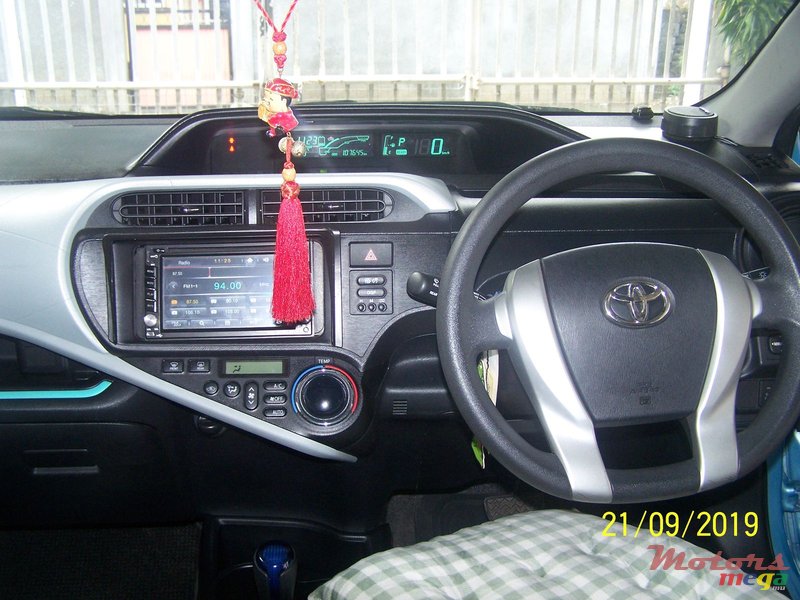 2012' Toyota Aqua photo #1