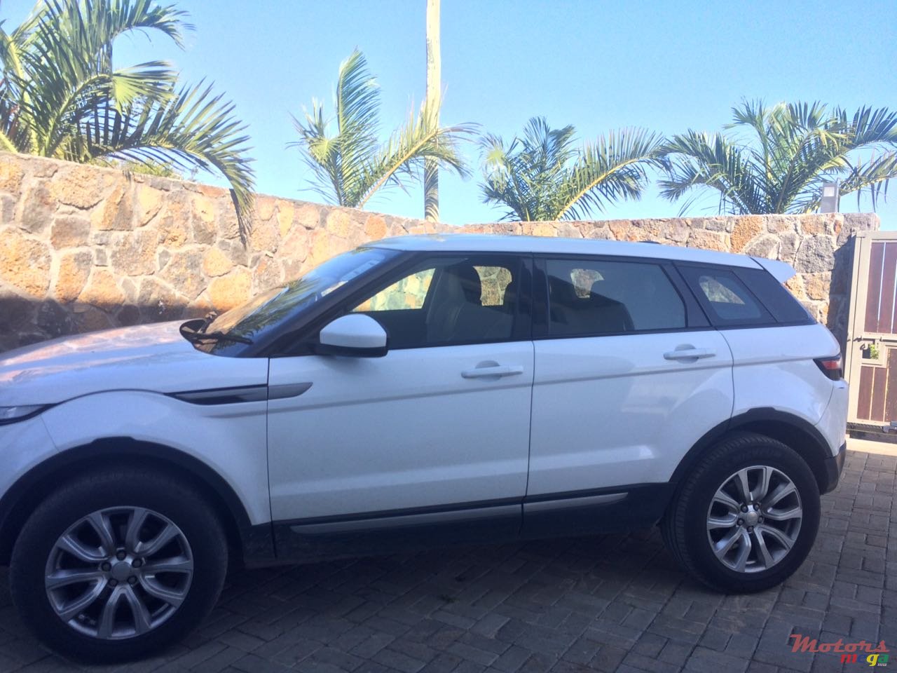 2014' Land Rover Range Rover Evoque photo #1