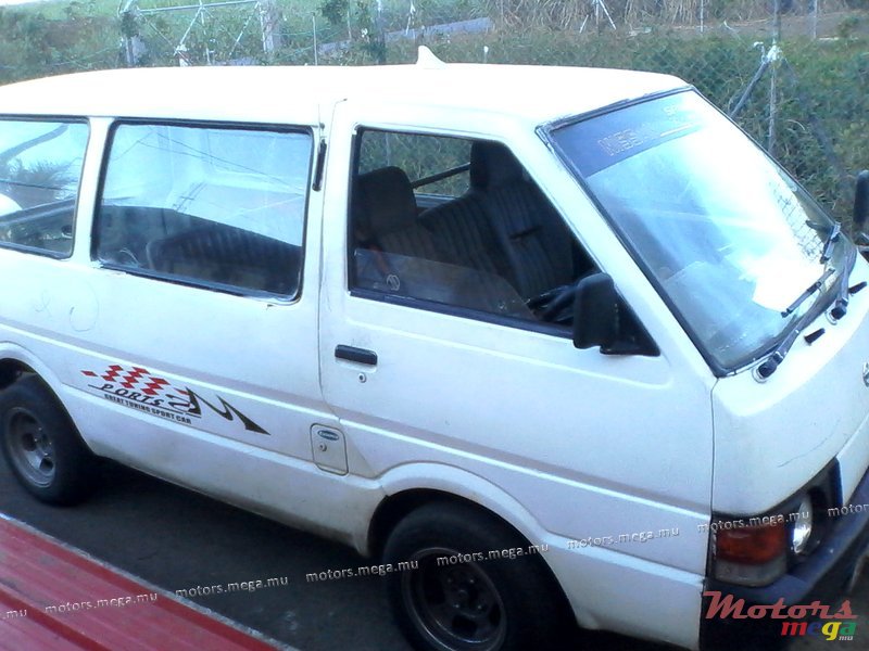 1989' Nissan photo #1