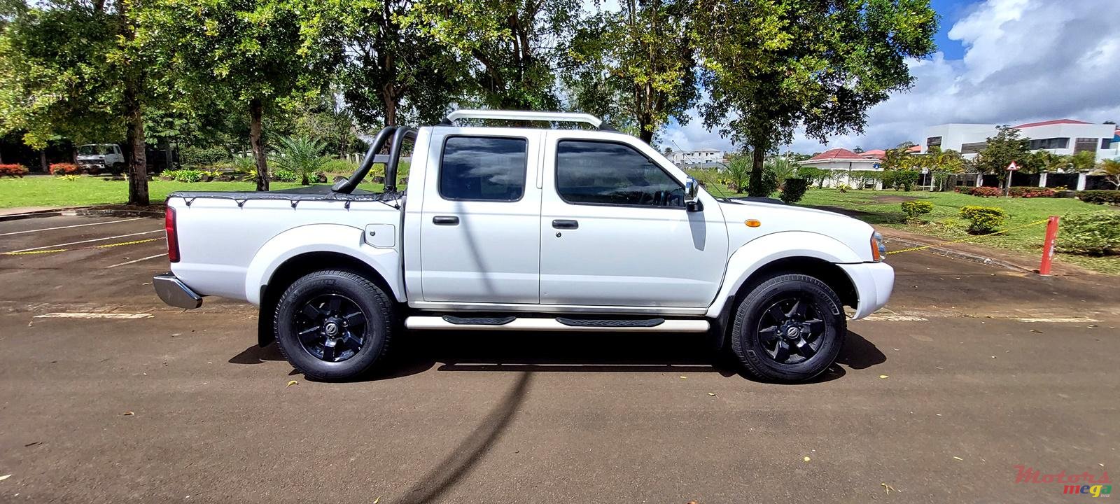 2015' Nissan 2500 photo #1