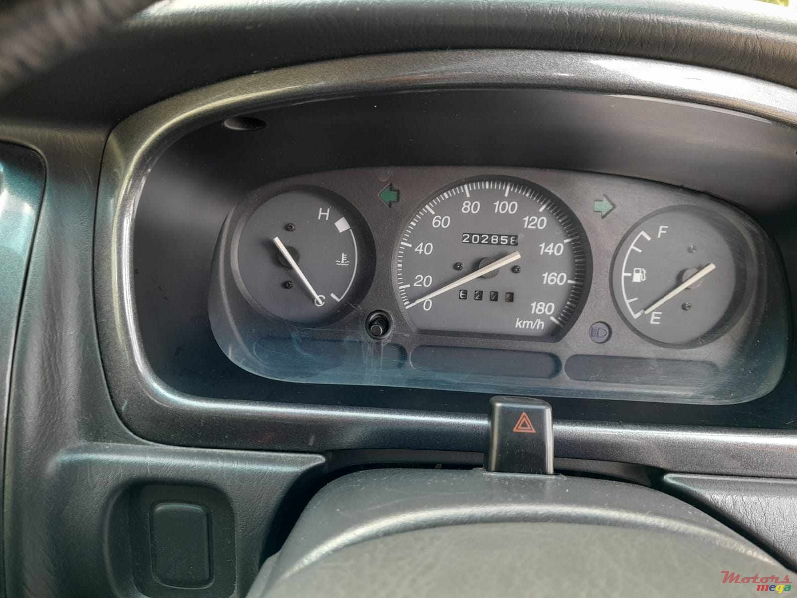 2000' Toyota Duet photo #3