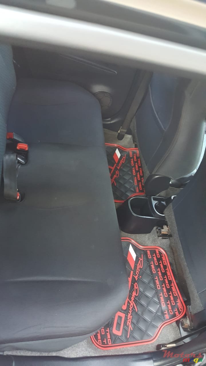 2011' Toyota Vitz RS photo #7