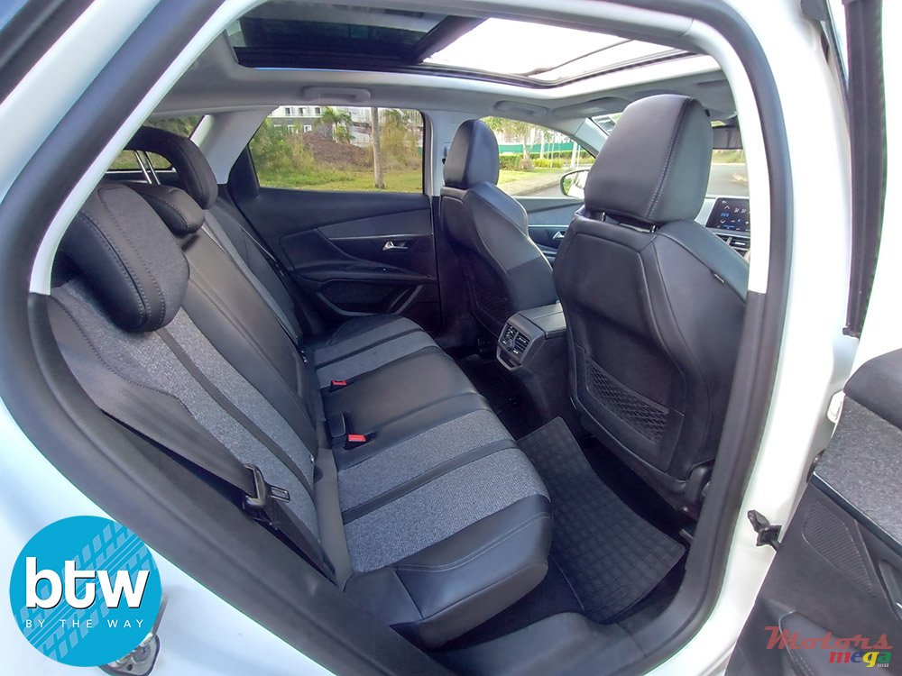 2018' Peugeot 3008 photo #5