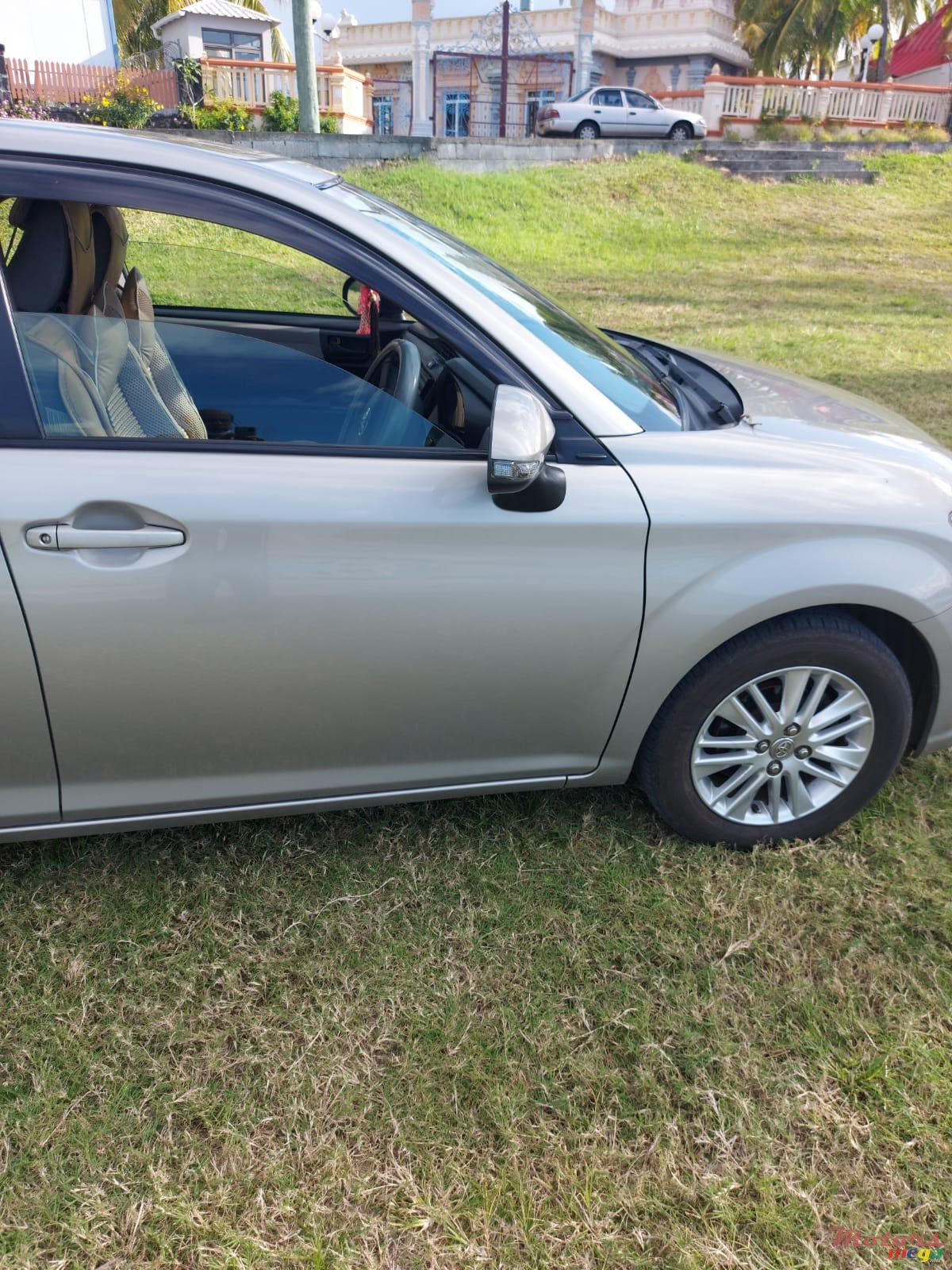 2013' Toyota Axio photo #3