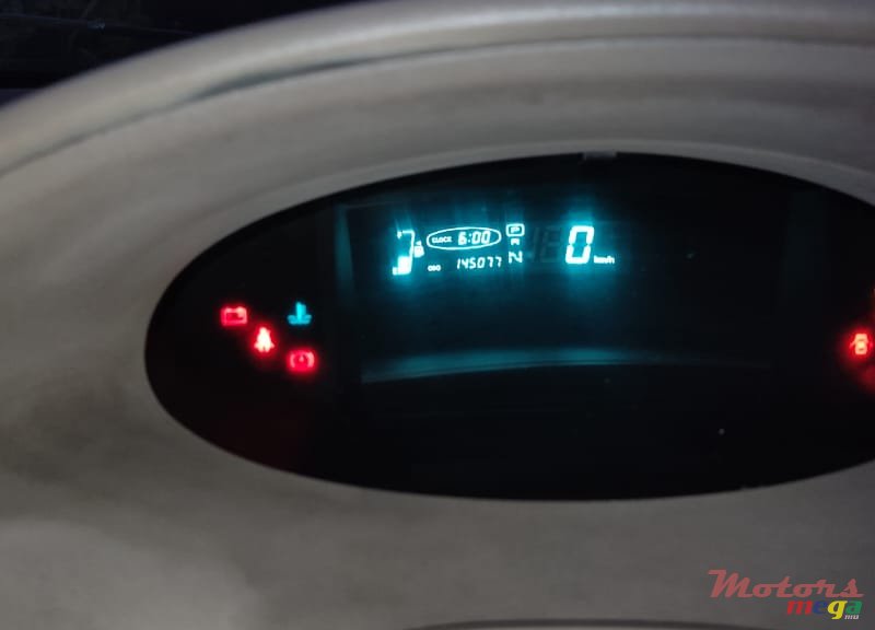 2005' Toyota Platz Nil photo #2